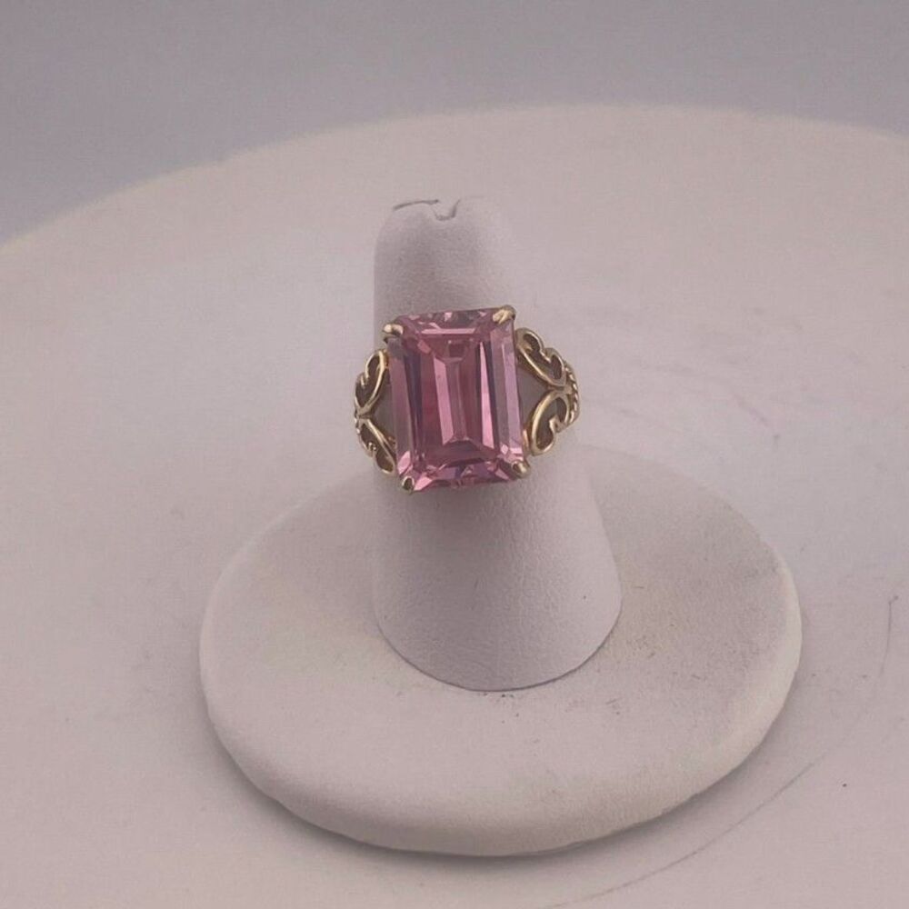 Vintage 10kp yellow gold emerald cut tourmaline ring, size 6.